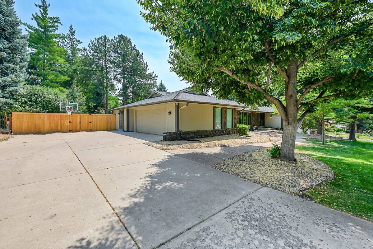 House for rent at 3920 S Dahlia St, Englewood, CO 80113