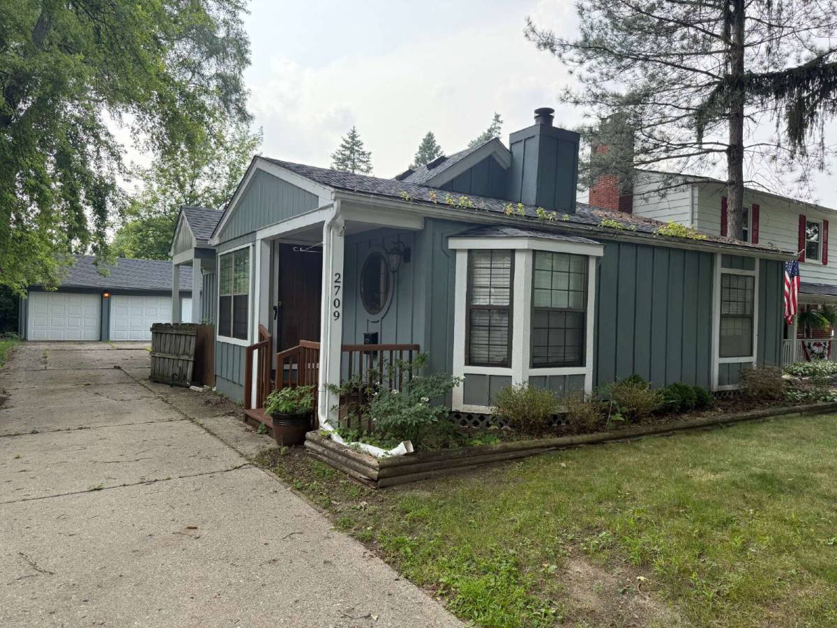 House for rent at 2709 Maplewood Ave, Royal Oak, MI 48073