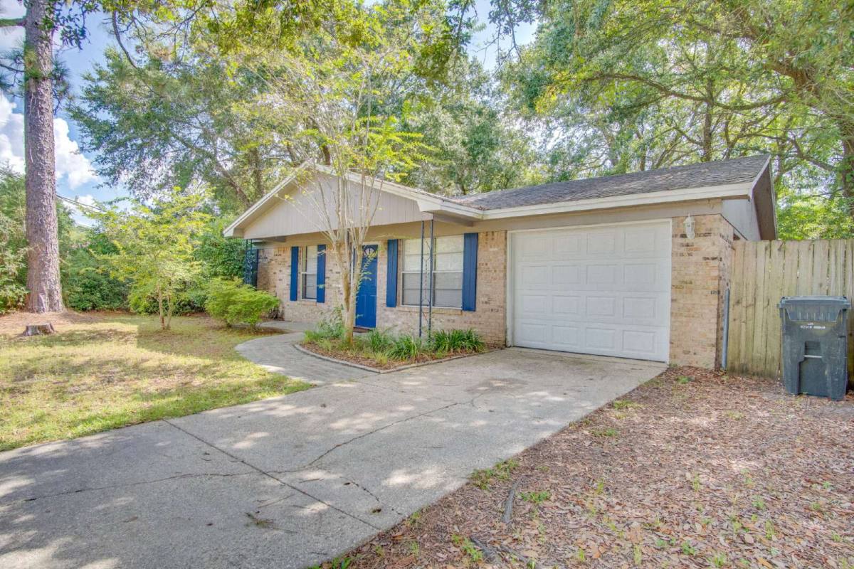 House for rent at 386 Quigley Rd, Pensacola, FL 32506