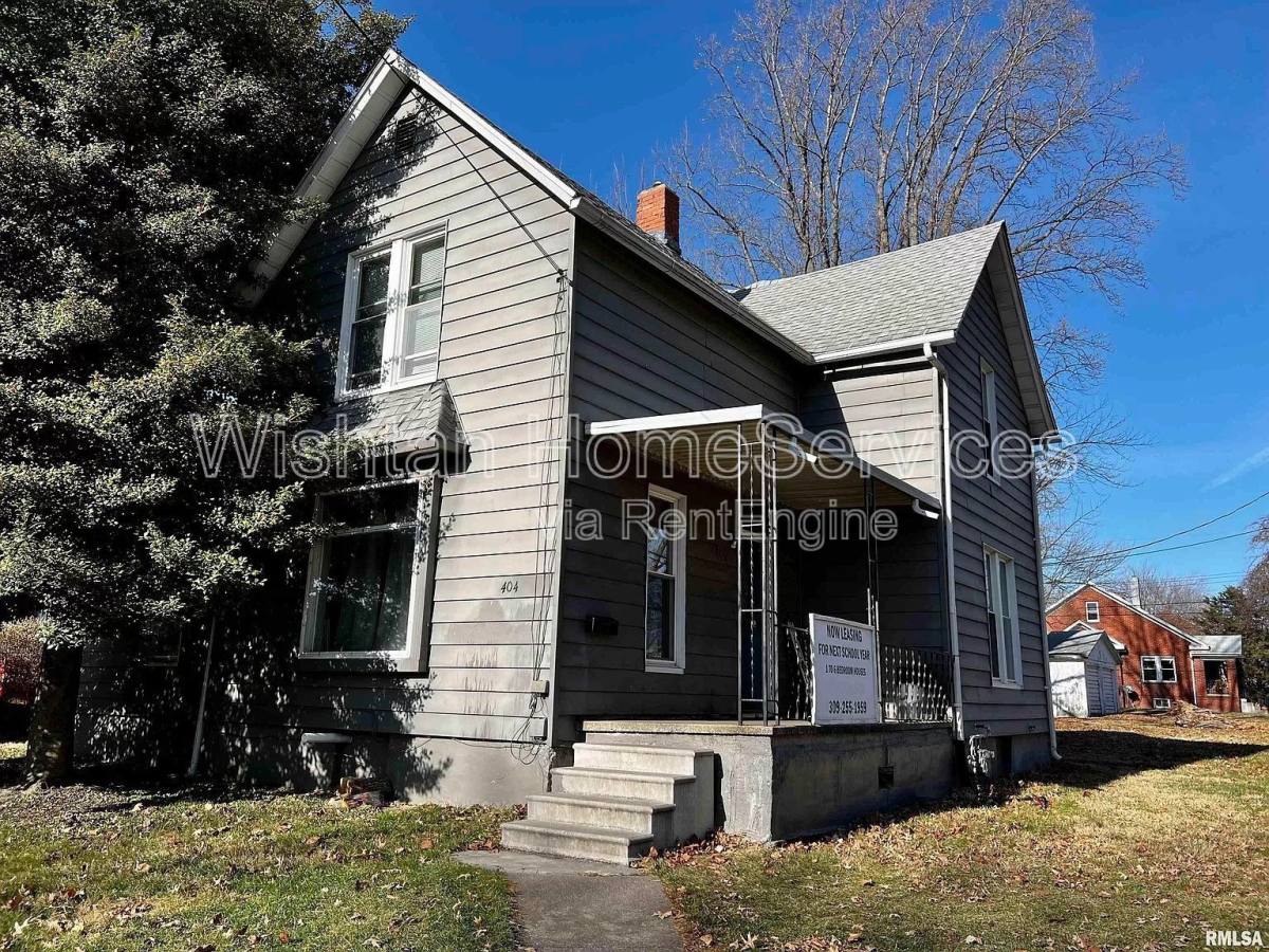 House for rent at 404 W Pierce St, Macomb, IL 61455