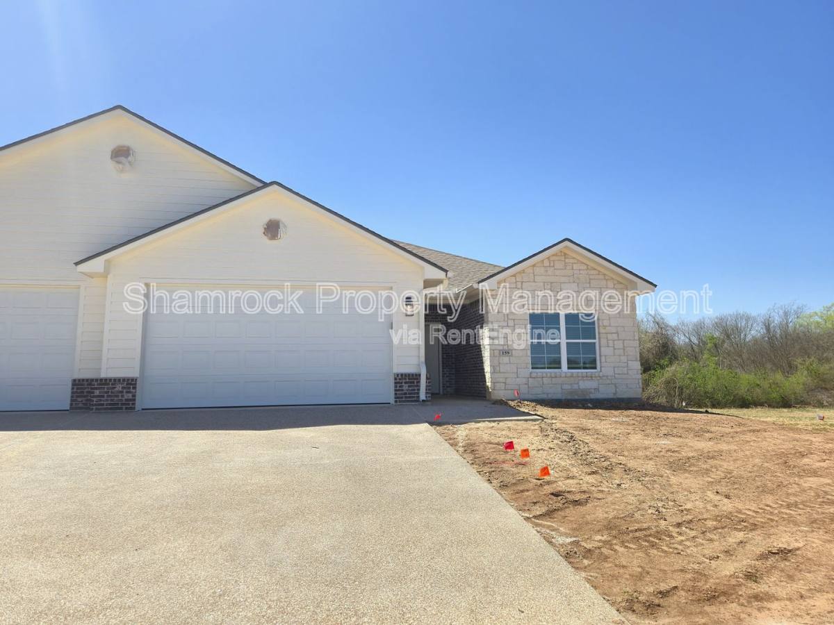 Townhouse for rent at 137 W Windmill Way, Waco, TX 76706