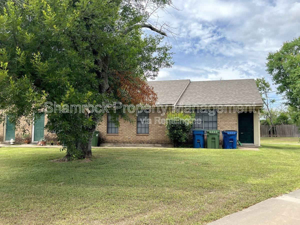 Townhouse for rent at 908 Lancelot Circle, Hewitt, TX 76643