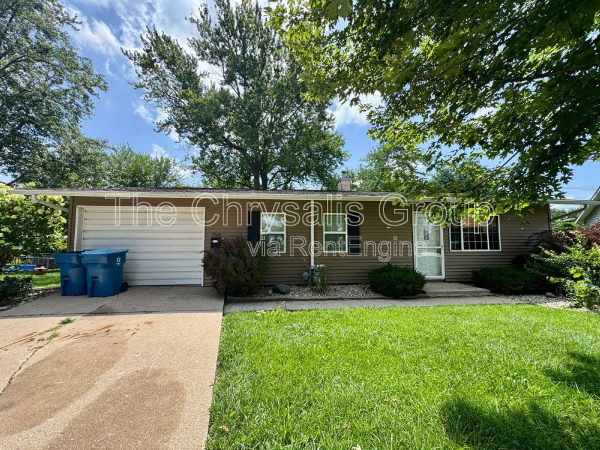 House for rent at 1926 Terrace Dr, Peru, IL 61354