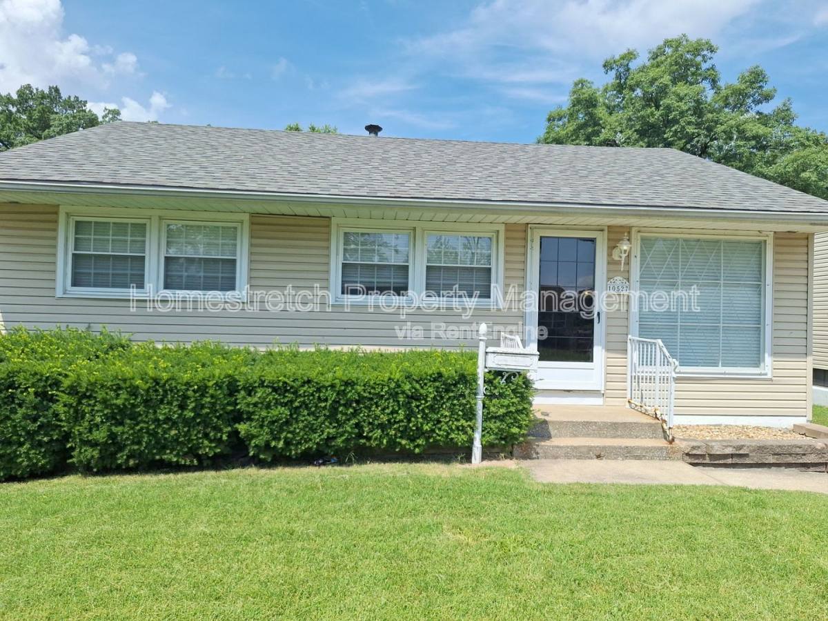 House for rent at 10527 Prestwick Dr, Saint Louis, MO 63137