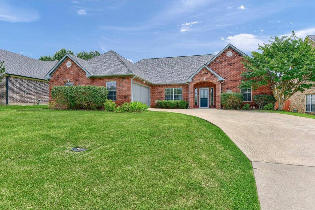 House for rent at 629 Clay Lane, Sherman, TX 75092