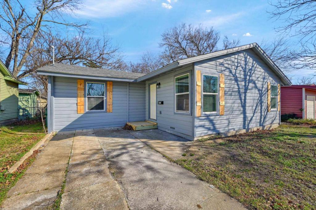 House for rent at 2211 N Shannon St, Sherman, TX 75092