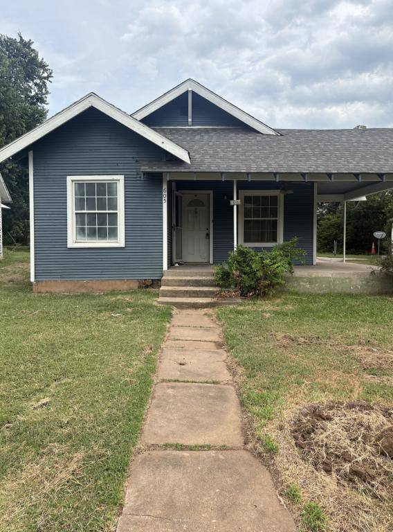 605 Ivanhoe St, Perry, OK 73077