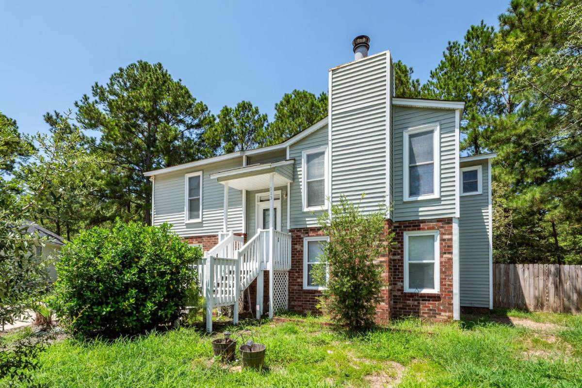 House for rent at 113 Trescott Court &Grave, Summerville, SC 29486