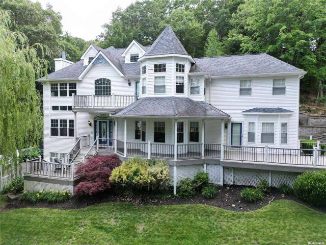 House for rent at 21 Beach Plum Dr, Centerport, NY 11721