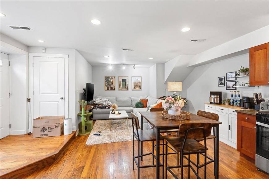 Apartment for rent at 1431 W Cortez St #1F, Chicago, IL 60642