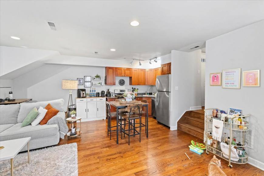 Apartment for rent at 1431 W Cortez St #1F, Chicago, IL 60642