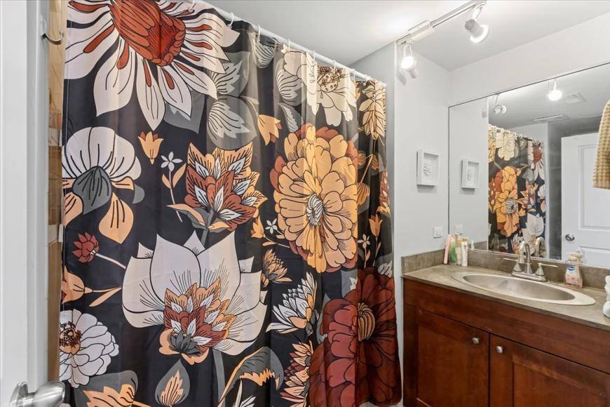 Apartment for rent at 1431 W Cortez St #1F, Chicago, IL 60642