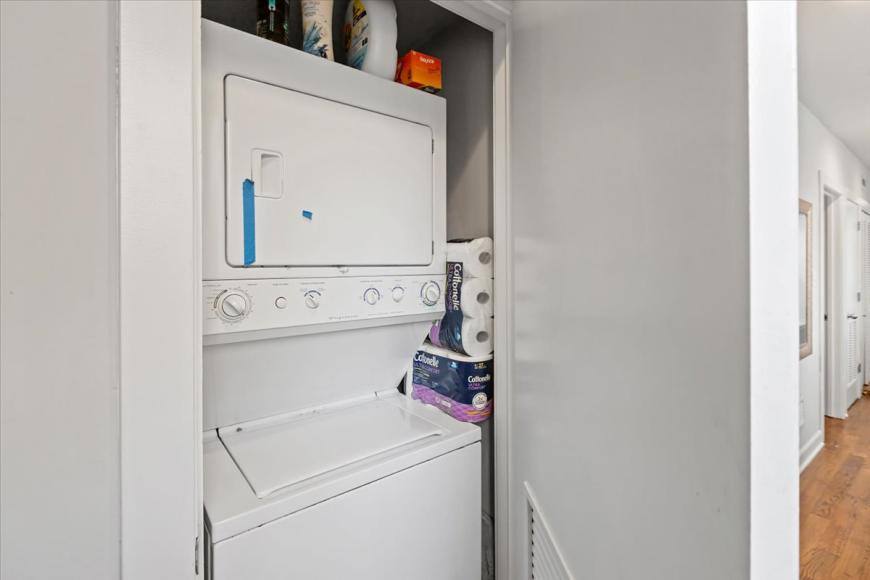 Apartment for rent at 1431 W Cortez St #1F, Chicago, IL 60642