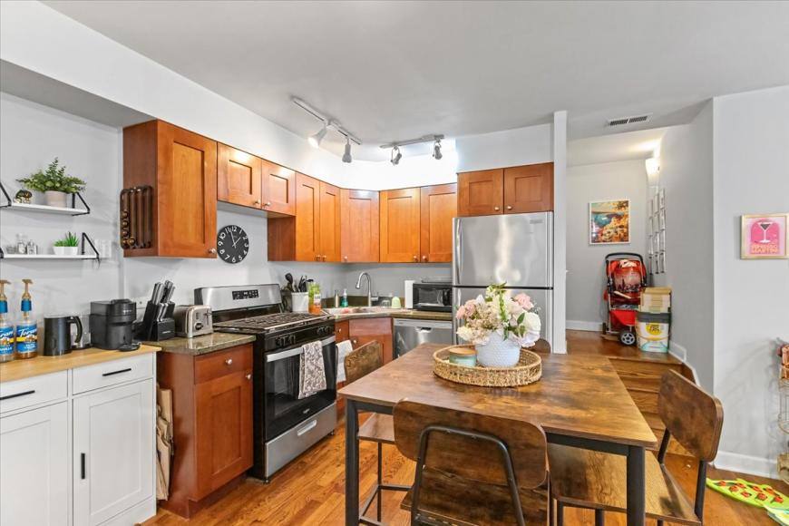 Apartment for rent at 1431 W Cortez St #1F, Chicago, IL 60642