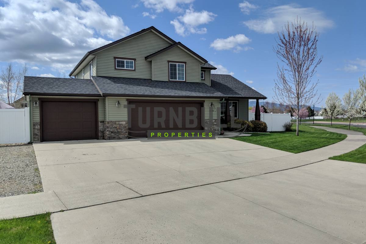 House for rent at 8058 N Chateaux Dr, Hayden, ID 83835