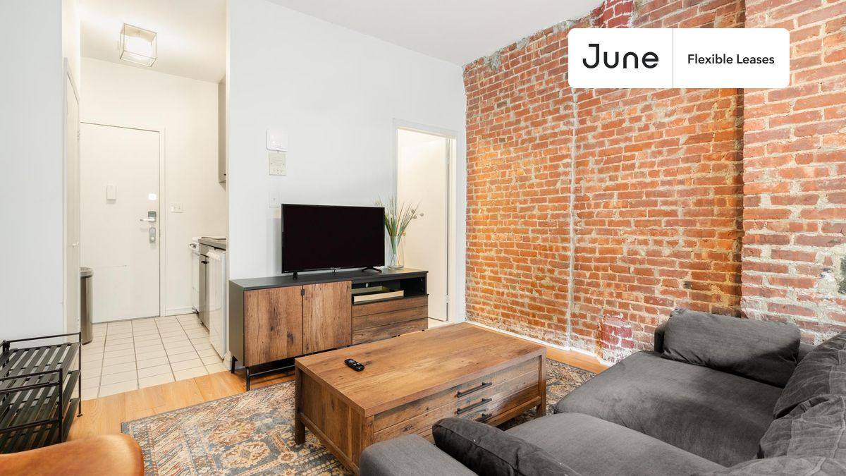 418 W 49th St #2D, New York, NY 10019