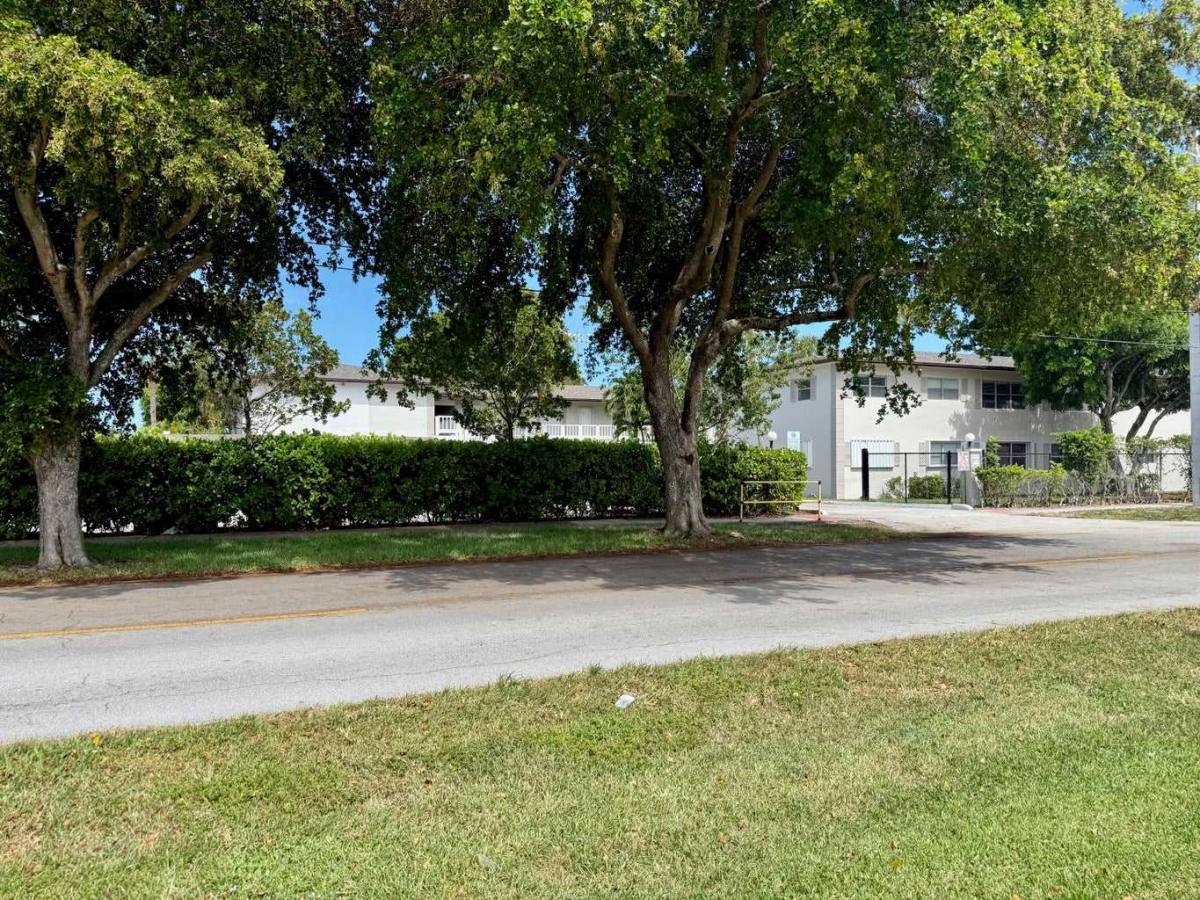 Condo for rent at 560 SE 2nd Ave, Deerfield Beach, FL 33441