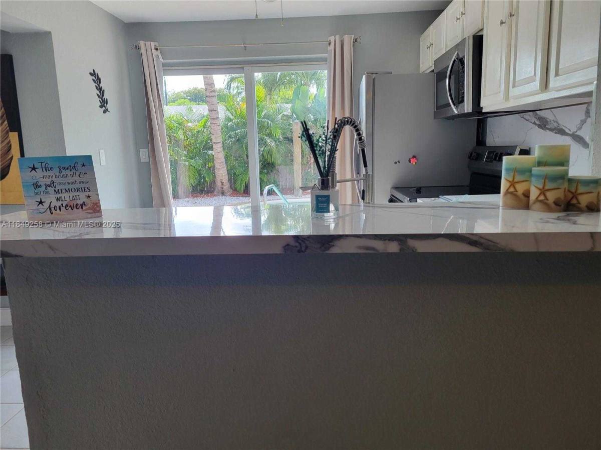 2560 NE 8th Terrace, Pompano Beach, FL 33064