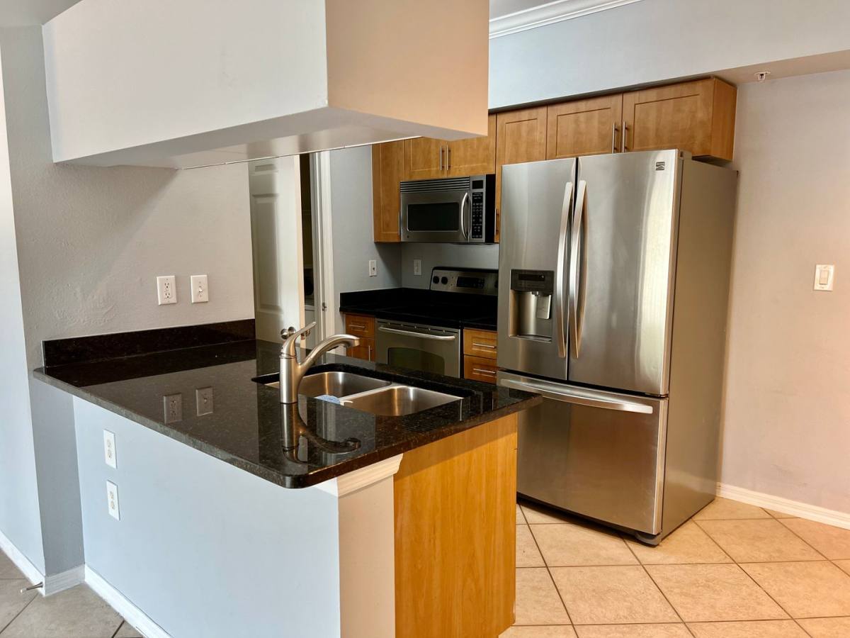 Apartment for rent at 6565 Emerald Dunes Dr, West Palm Beach, FL 33411