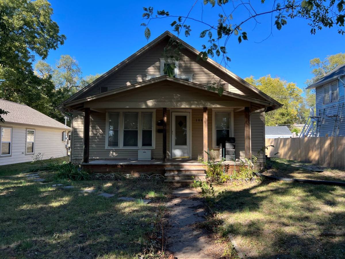 House for rent at 1012 Yuma St, Manhattan, KS 66502