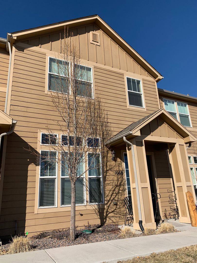 Townhouse for rent at 1668 Cherokee Mountain Circle, Castle Rock, CO 80109