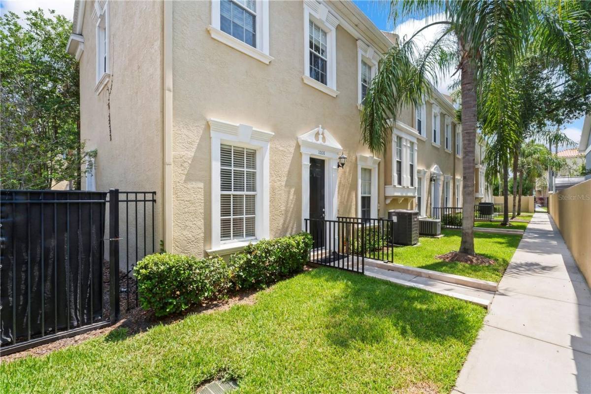 Townhouse for rent at 1008 Edison Park Court, Tampa, FL 33606
