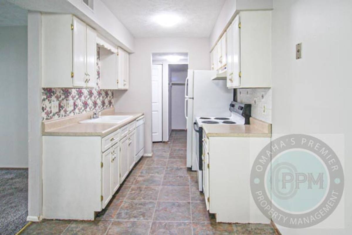 Apartment for rent at 818 Lincoln Rd, Bellevue, NE 68005