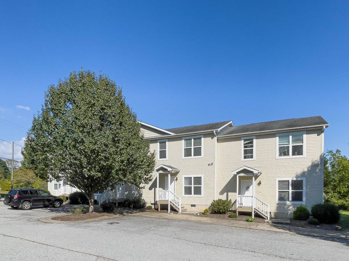 Townhouse for rent at 406 Villas Court, Asheville, NC 28806
