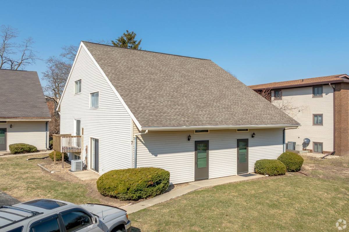 Apartment for rent at 717 Fairmont Dr, Bloomington, IL 61704