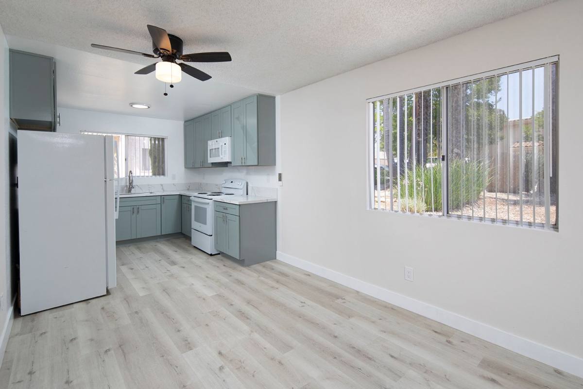Apartment for rent at 12500 Oak Knoll Rd #5, Poway, CA 92064