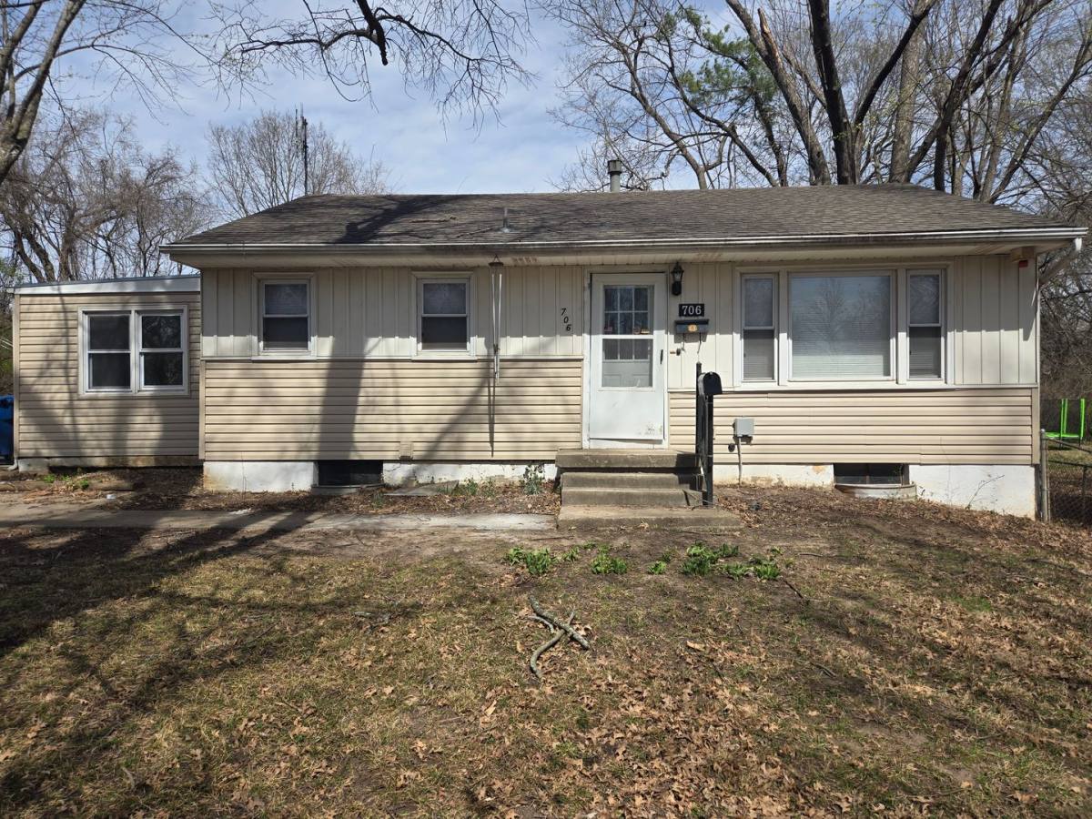 House for rent at 706 W Charles Court, Independence, MO 64055
