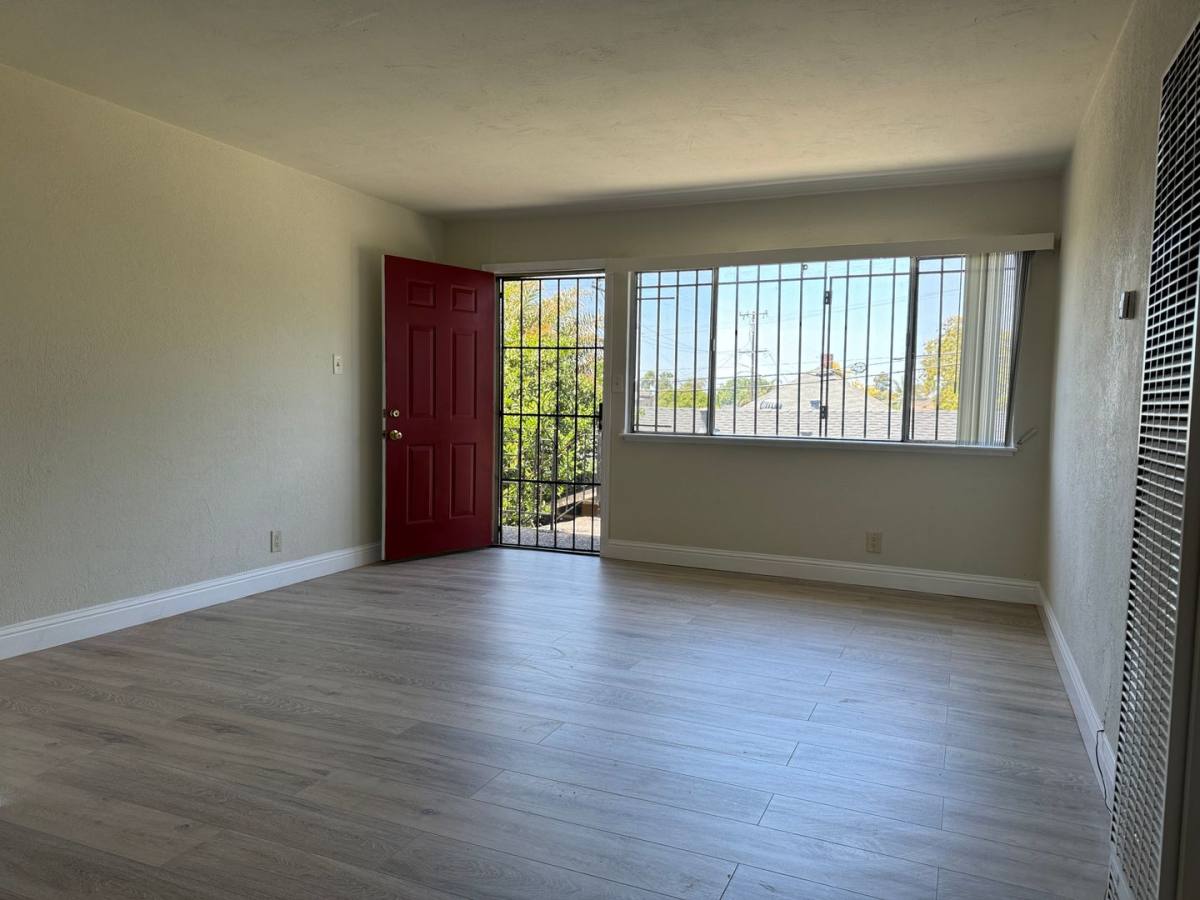 Apartment for rent at 9612 E St, Oakland, CA 94603
