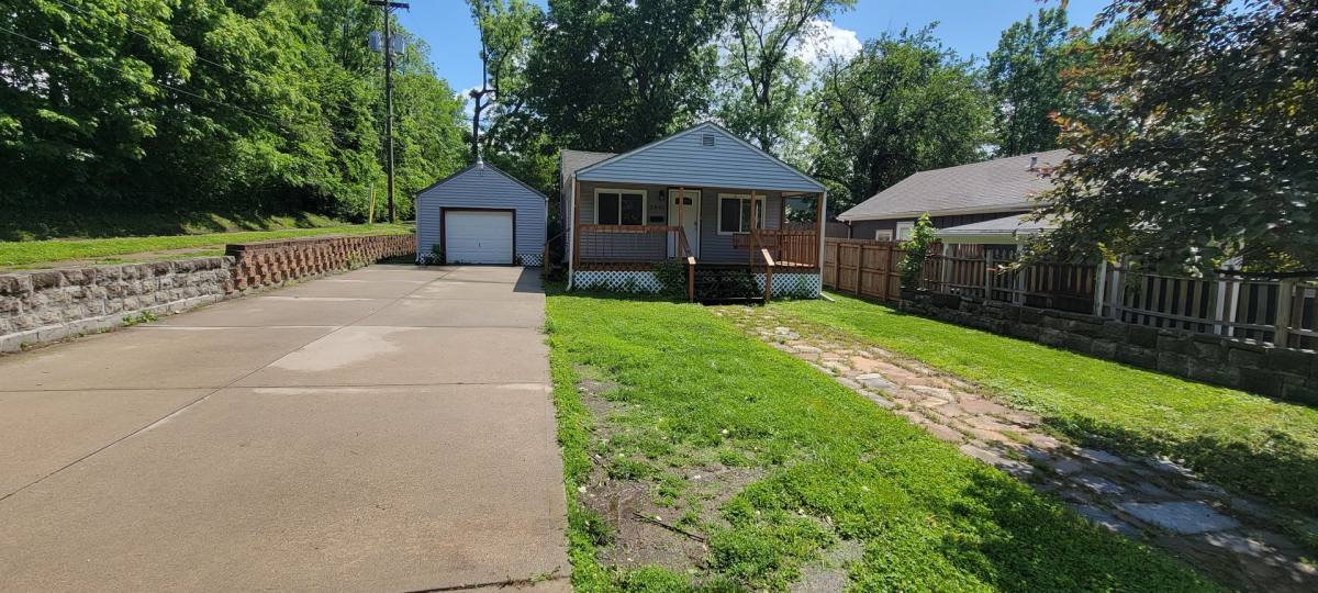 House for rent at 2901 W 43rd Ave, Kansas City, KS 66103