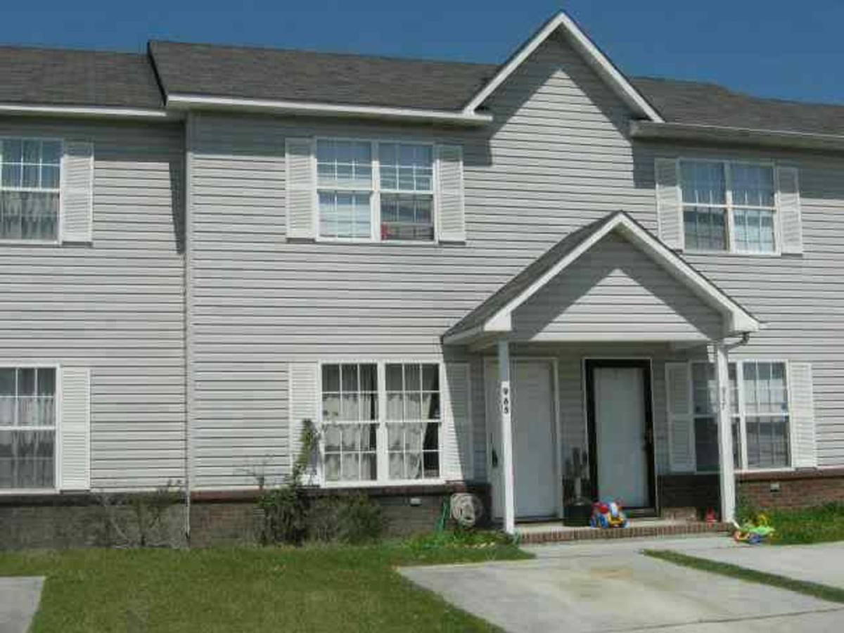 Townhouse for rent at 965 Pueblo Dr W, Jacksonville, NC 28546