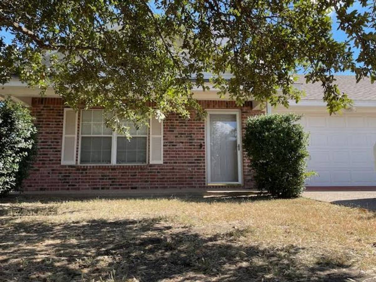 House for rent at 806 Parkview Circle, Hewitt, TX 76643