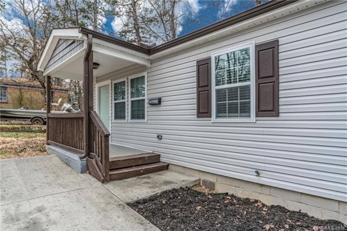 House for rent at 2213 Kennesaw Dr, Charlotte, NC 28216