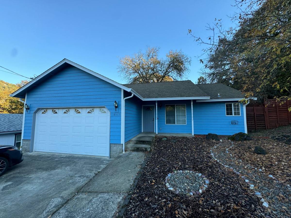 House for rent at 1865 SE Kane St, Roseburg, OR 97470