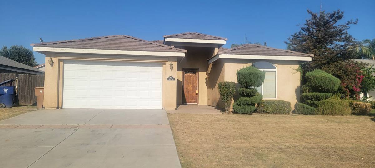 House for rent at 3626 Azure Dr, Bakersfield, CA 93312