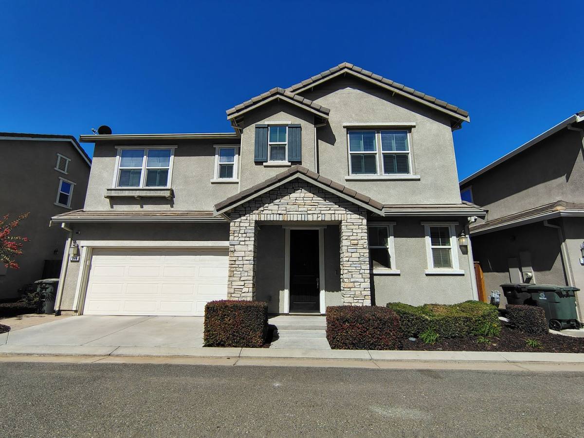 House for rent at 2276 Gallery Dr, Riverbank, CA 95367