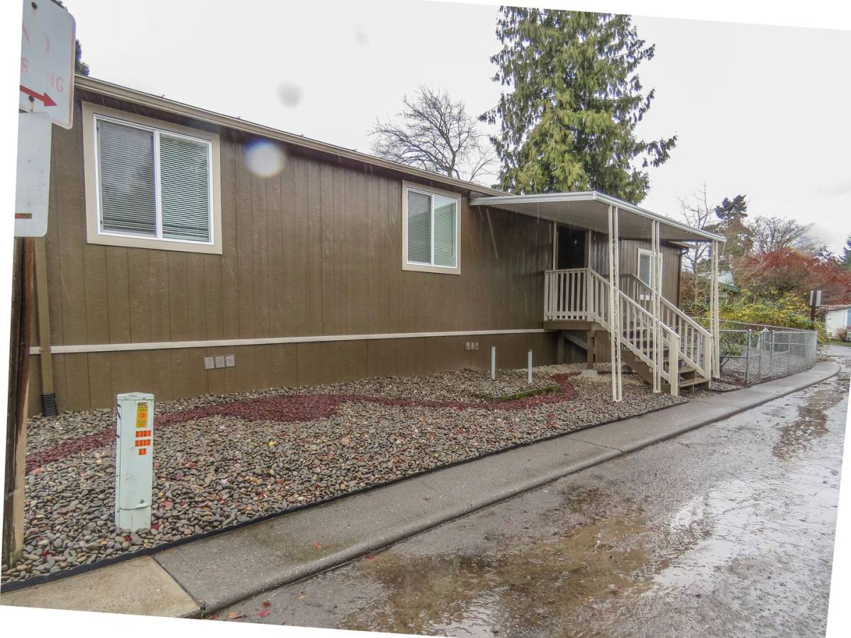 House for rent at 11635 Bunting Lane NE, Aurora, OR 97002