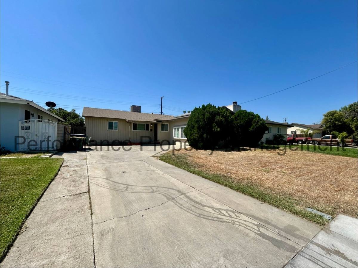 House for rent at 1409 Sylvia St, Bakersfield, CA 93304