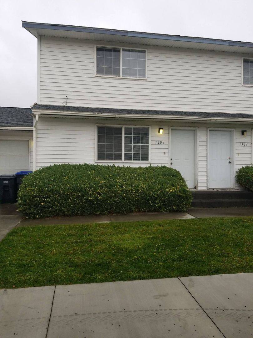 Apartment for rent at 1305-1307 Shaker Place, Moses Lake, WA 98837