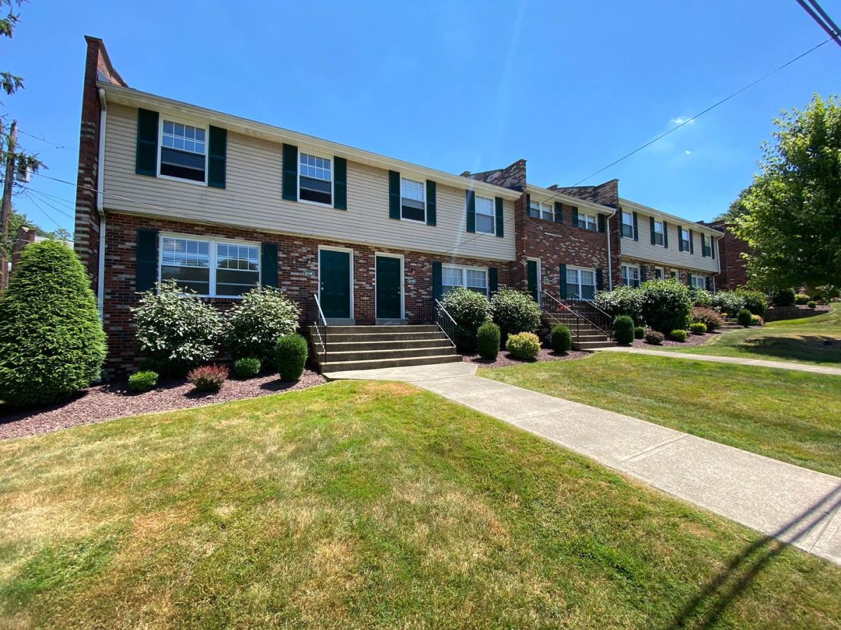 Townhouse for rent at 434 Vale Dr, Pittsburgh, PA 15239