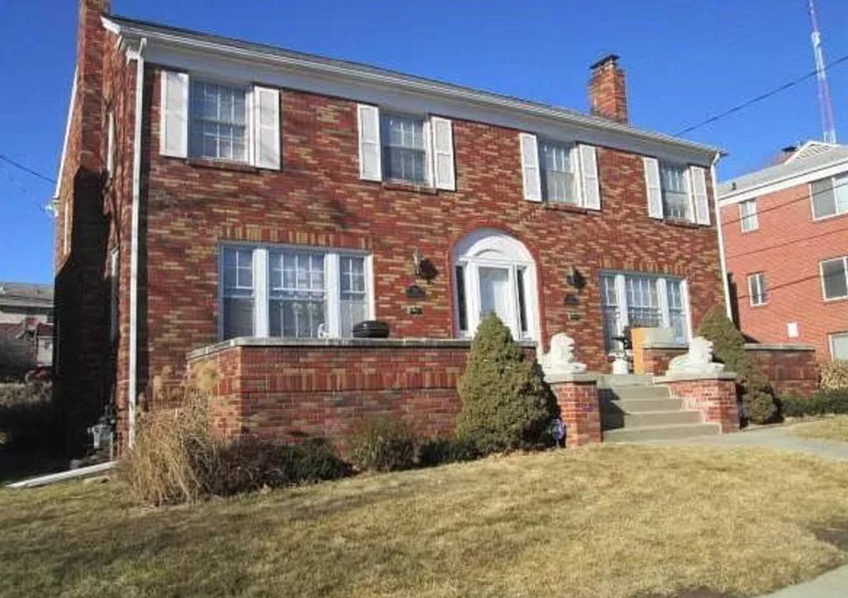 Apartment for rent at 558 & 560 S, Omaha, NE 68105