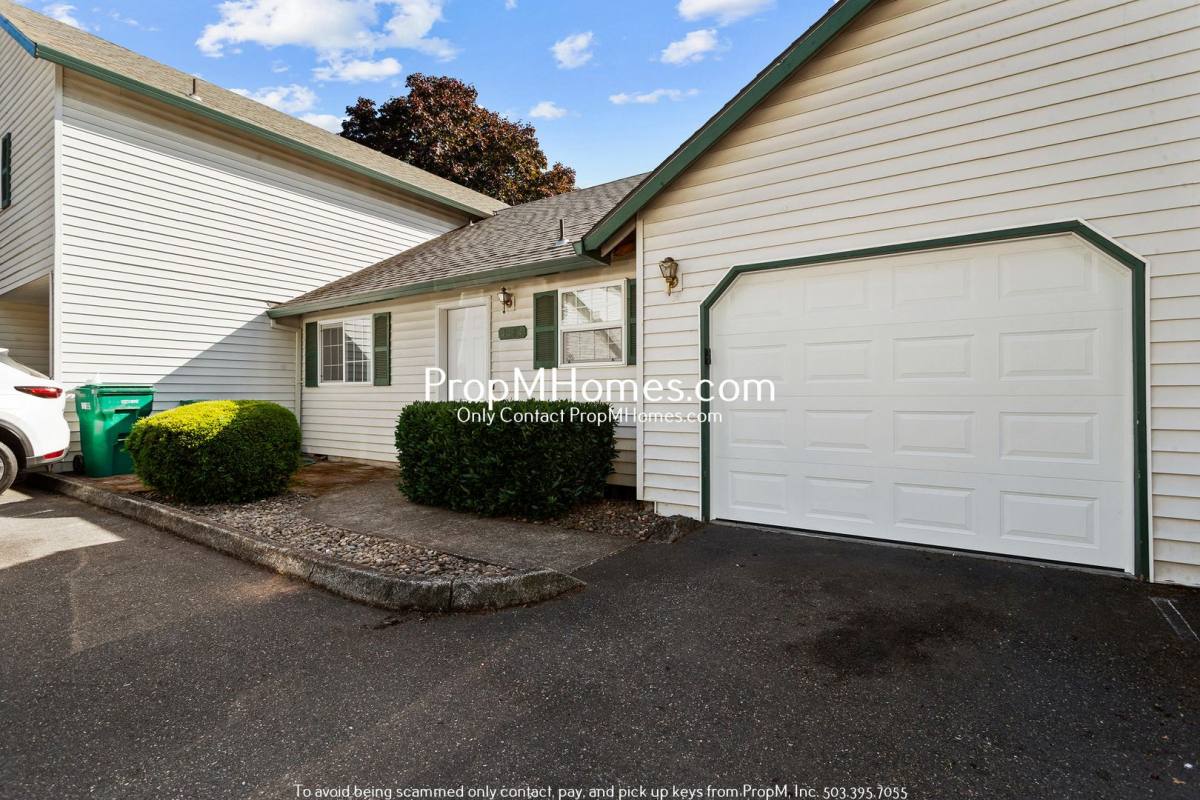 Apartment for rent at 4484 SE Roethe Rd, Portland, OR 97267