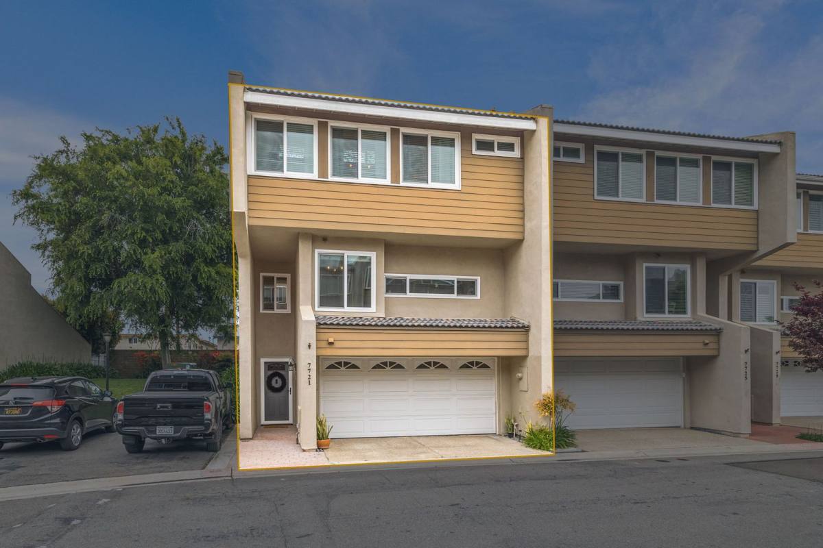Townhouse for rent at 7721 Sagewood Dr, Huntington Beach, CA 92648