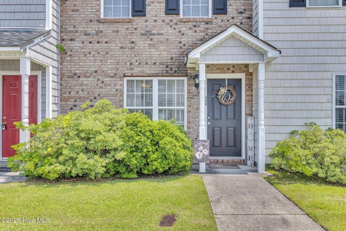 Townhouse for rent at 208 Bridgewood Dr, Jacksonville, NC 28546