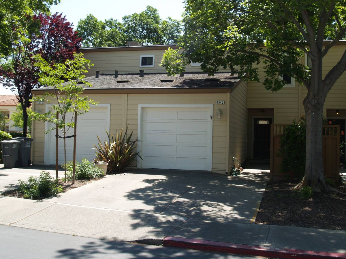 Townhouse for rent at 6542 Pioneer Lane, Dublin, CA 94568