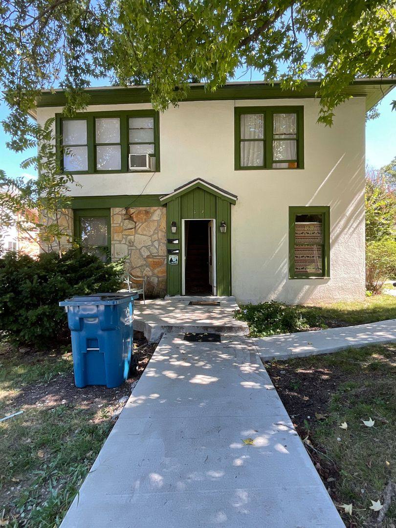 Apartment for rent at 349 S Wood St, Neosho, MO 64850