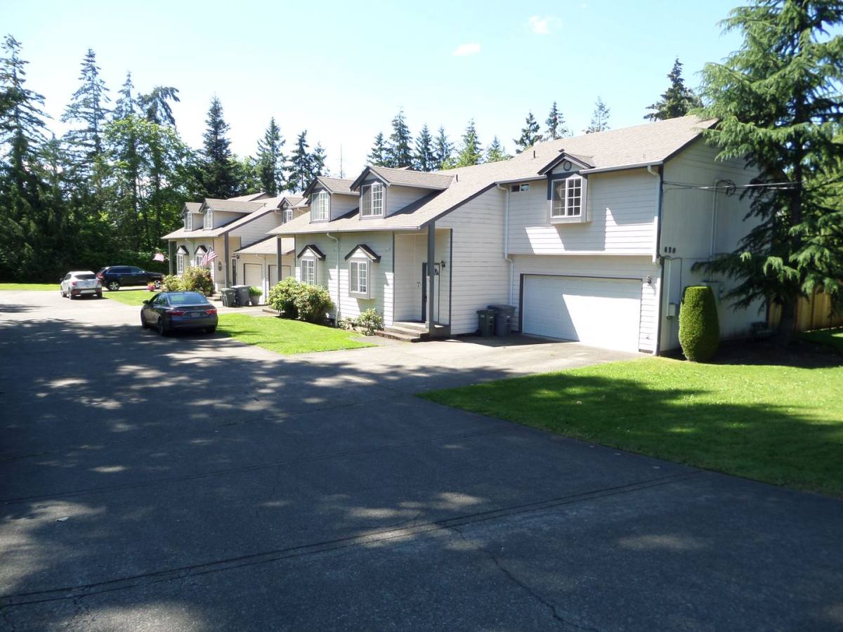 Apartment for rent at 620 10th St SE, Puyallup, WA 98372